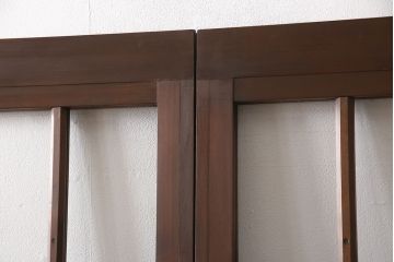 ガラス戸2枚をリペア&カスタム!設置場所に合わせてリサイズ。吊り戸金具を取り付け、クリアガラス、結霜ガラス、スリガラス、変わり花菱模様ガラスに入れ替え。現状に近しい色味に着色し仕上げ。(引き戸、建具)