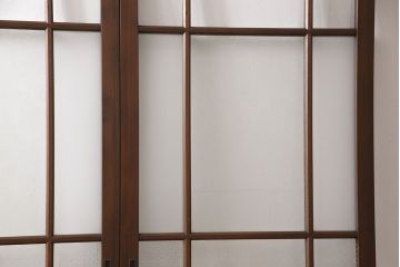 ガラス戸2枚をリペア&カスタム!設置場所に合わせてリサイズ。吊り戸金具を取り付け、クリアガラス、結霜ガラス、スリガラス、変わり花菱模様ガラスに入れ替え。現状に近しい色味に着色し仕上げ。(引き戸、建具)