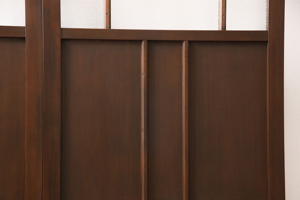 ガラス戸2枚をリペア&カスタム!設置場所に合わせてリサイズ。吊り戸金具を取り付け、クリアガラス、結霜ガラス、スリガラス、変わり花菱模様ガラスに入れ替え。現状に近しい色味に着色し仕上げ。(引き戸、建具)