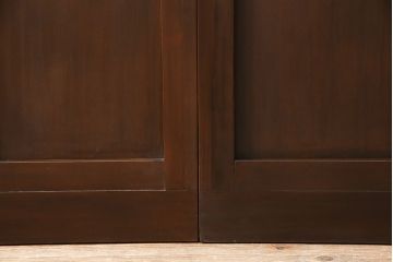 ガラス戸2枚をリペア&カスタム!設置場所に合わせてリサイズ。吊り戸金具を取り付け、クリアガラス、結霜ガラス、スリガラス、変わり花菱模様ガラスに入れ替え。現状に近しい色味に着色し仕上げ。(引き戸、建具)