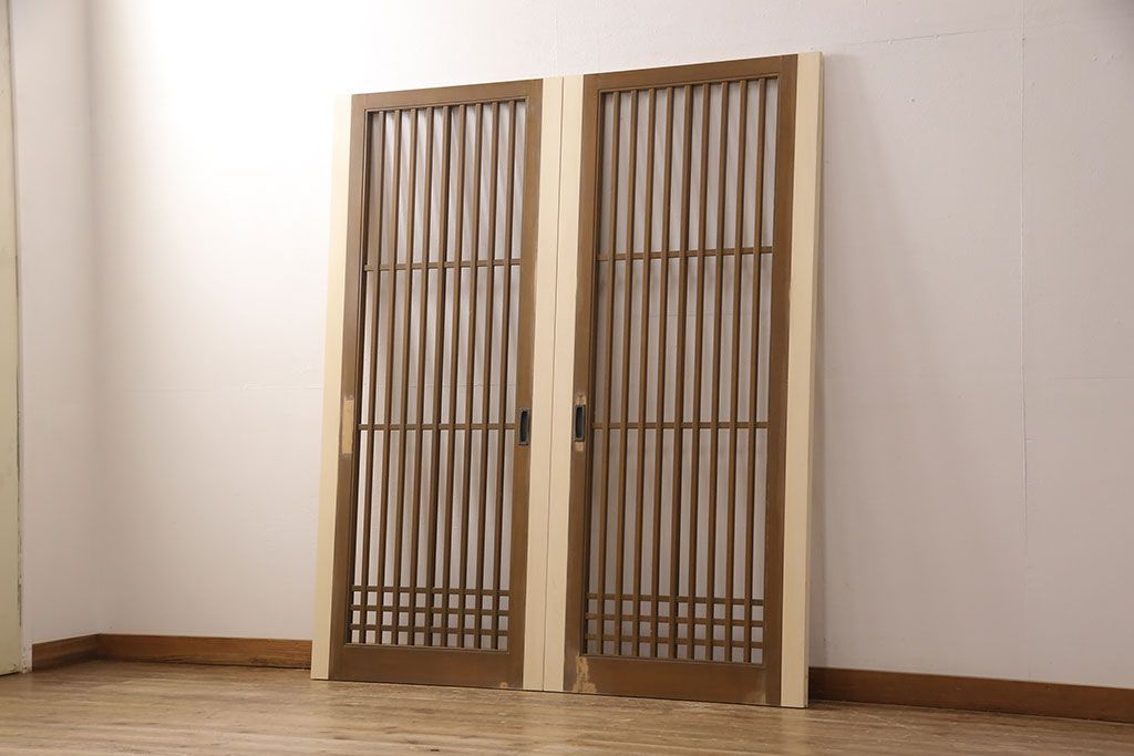 格子戸2枚をリペア&カスタム!設置場所に合わせてリサイズ。ガラスは全て取り外し、戸車を取り付け。(引き戸、建具)