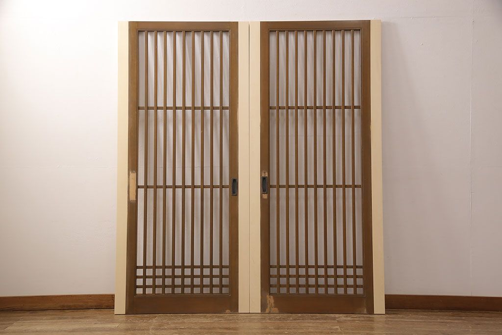 格子戸2枚をリペア&カスタム!設置場所に合わせてリサイズ。ガラスは全て取り外し、戸車を取り付け。(引き戸、建具)