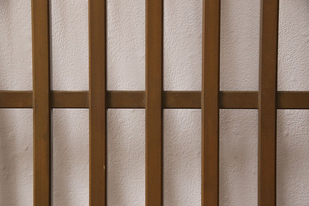 格子戸2枚をリペア&カスタム!設置場所に合わせてリサイズ。ガラスは全て取り外し、戸車を取り付け。(引き戸、建具)