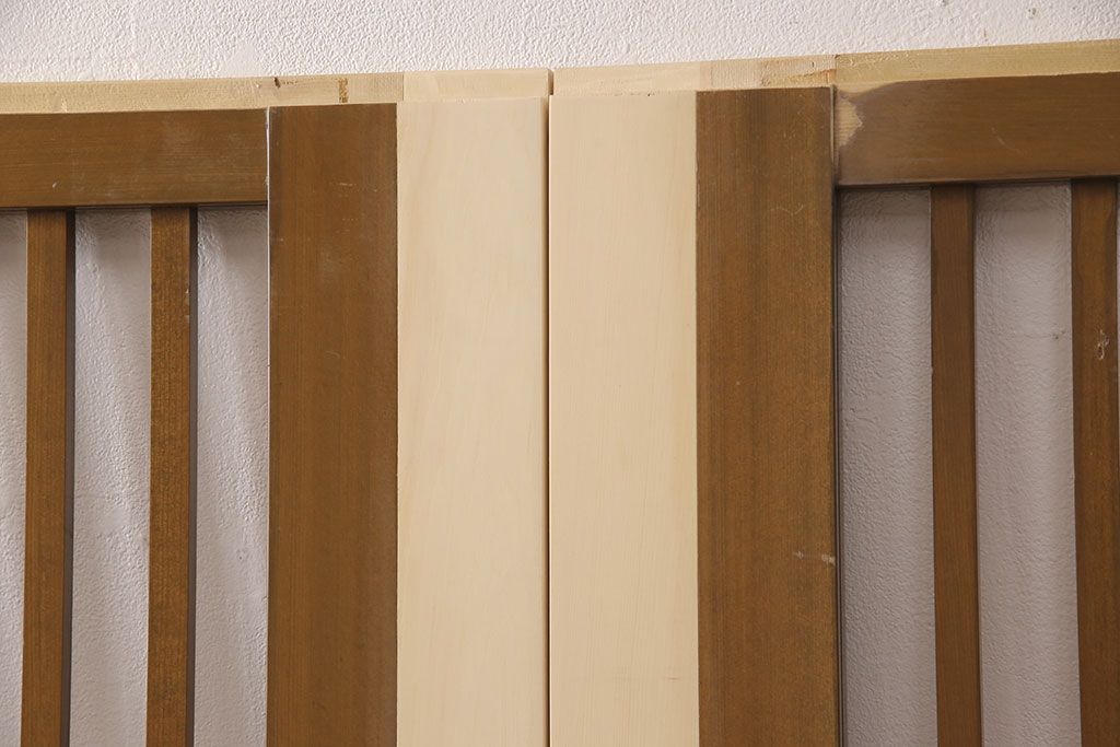 格子戸2枚をリペア&カスタム!設置場所に合わせてリサイズ。ガラスは全て取り外し、戸車を取り付け。(引き戸、建具)