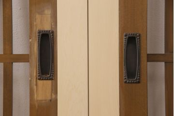 格子戸2枚をリペア&カスタム!設置場所に合わせてリサイズ。ガラスは全て取り外し、戸車を取り付け。(引き戸、建具)