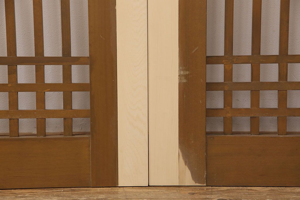 格子戸2枚をリペア&カスタム!設置場所に合わせてリサイズ。ガラスは全て取り外し、戸車を取り付け。(引き戸、建具)