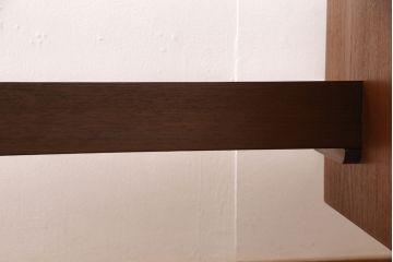両袖デスクをリペア&カスタム!天板下の隙間埋め加工を施し、白い部分を本体と近しい色味にて着色仕上げ。(机、ワークデスク、オフィスデスク)