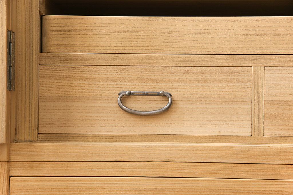 加茂総桐箪笥の見た目を変えずに綺麗にリペア!木地色仕上げ。(桐たんす、和タンス、衣装箪笥、着物箪笥、整理箪笥)