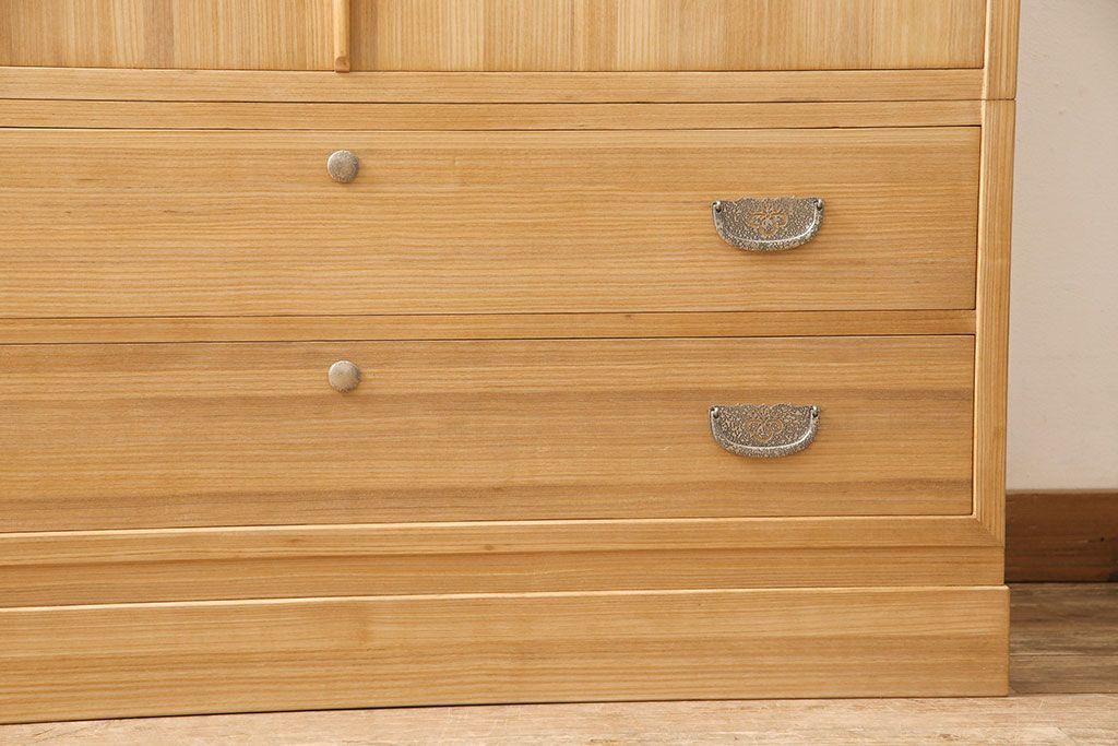 加茂総桐箪笥の見た目を変えずに綺麗にリペア!木地色仕上げ。(桐たんす、和タンス、衣装箪笥、着物箪笥、整理箪笥)