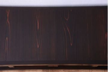 明治大正期の水屋箪笥をリペア&カスタム!背面を新材に張り替え、天板を取り付けローボードにリメイク。内部に取り外し可能な棚板を設置。赤みがかった濃い茶色に着色し仕上げ。(テレビ台、テレビボード、収納棚、戸棚、キャビネット)