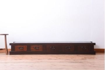 明治大正期の水屋箪笥をリペア&カスタム!背面を新材に張り替え、天板を取り付けローボードにリメイク。赤みがかった濃い茶色に着色し仕上げ。(テレビ台、テレビボード)