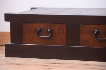 明治大正期の水屋箪笥をリペア&カスタム!背面を新材に張り替え、天板を取り付けローボードにリメイク。赤みがかった濃い茶色に着色し仕上げ。(テレビ台、テレビボード)