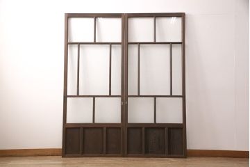 ガラス戸2枚にリペア&カスタム!指定の箇所にクリアガラス・花菱模様・モールガラス・ダイヤガラスに交換。引手を葵戸引手に統一。濃い茶色に着色し仕上げ。(引き戸、建具)