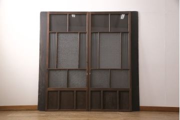 ガラス戸2枚にリペア&カスタム!指定の箇所にクリアガラス・花菱模様・モールガラス・ダイヤガラスに交換。引手を葵戸引手に統一。濃い茶色に着色し仕上げ。(引き戸、建具)