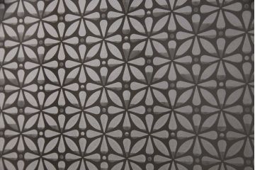 ガラス戸2枚にリペア&カスタム!指定の箇所にクリアガラス・花菱模様・モールガラス・ダイヤガラスに交換。引手を葵戸引手に統一。濃い茶色に着色し仕上げ。(引き戸、建具)