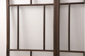 ガラス戸2枚にリペア&カスタム!指定の箇所にクリアガラス・花菱模様・モールガラス・ダイヤガラスに交換。引手を葵戸引手に統一。濃い茶色に着色し仕上げ。(引き戸、建具)