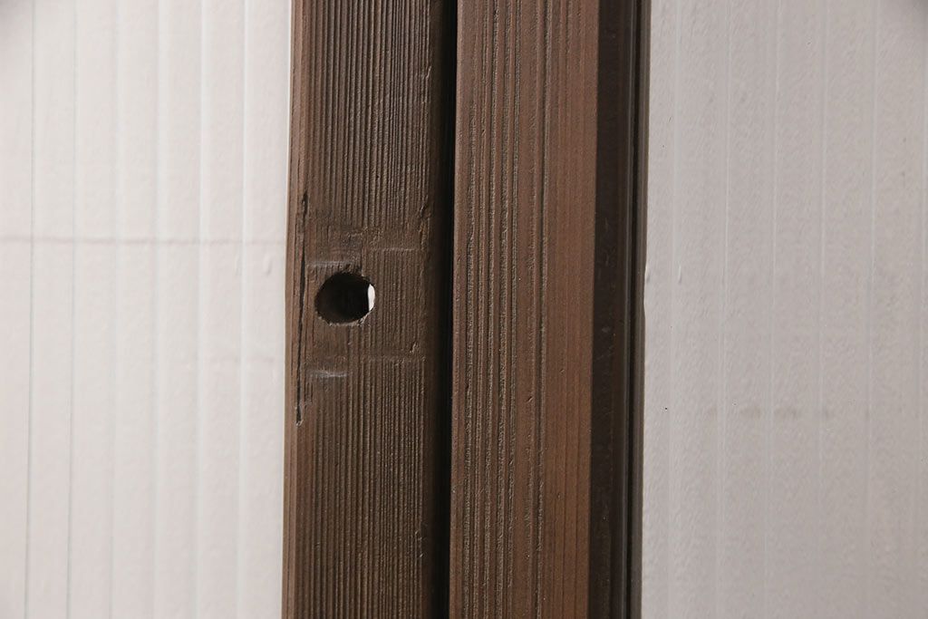 ガラス戸2枚にリペア&カスタム!指定の箇所にクリアガラス・花菱模様・モールガラス・ダイヤガラスに交換。引手を葵戸引手に統一。濃い茶色に着色し仕上げ。(引き戸、建具)