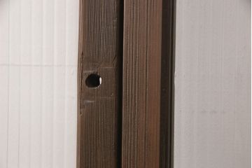 ガラス戸2枚にリペア&カスタム!指定の箇所にクリアガラス・花菱模様・モールガラス・ダイヤガラスに交換。引手を葵戸引手に統一。濃い茶色に着色し仕上げ。(引き戸、建具)