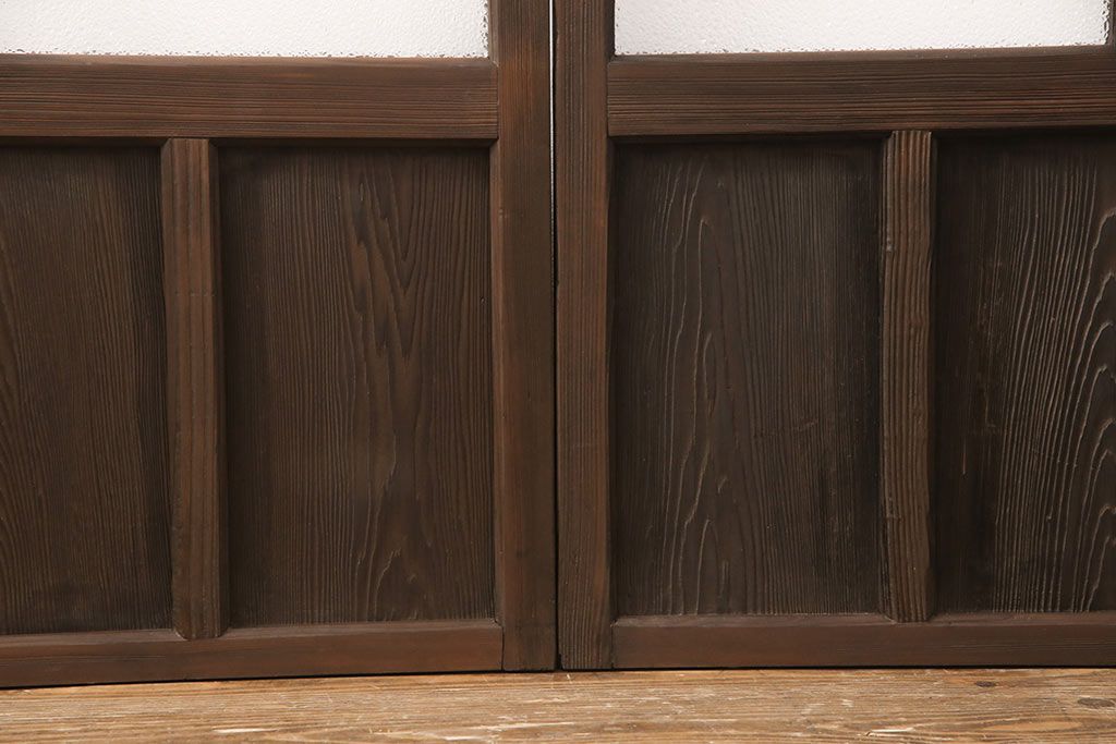 ガラス戸2枚にリペア&カスタム!指定の箇所にクリアガラス・花菱模様・モールガラス・ダイヤガラスに交換。引手を葵戸引手に統一。濃い茶色に着色し仕上げ。(引き戸、建具)