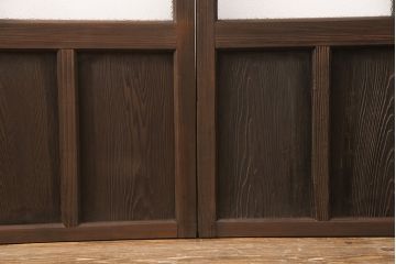 ガラス戸2枚にリペア&カスタム!指定の箇所にクリアガラス・花菱模様・モールガラス・ダイヤガラスに交換。引手を葵戸引手に統一。濃い茶色に着色し仕上げ。(引き戸、建具)