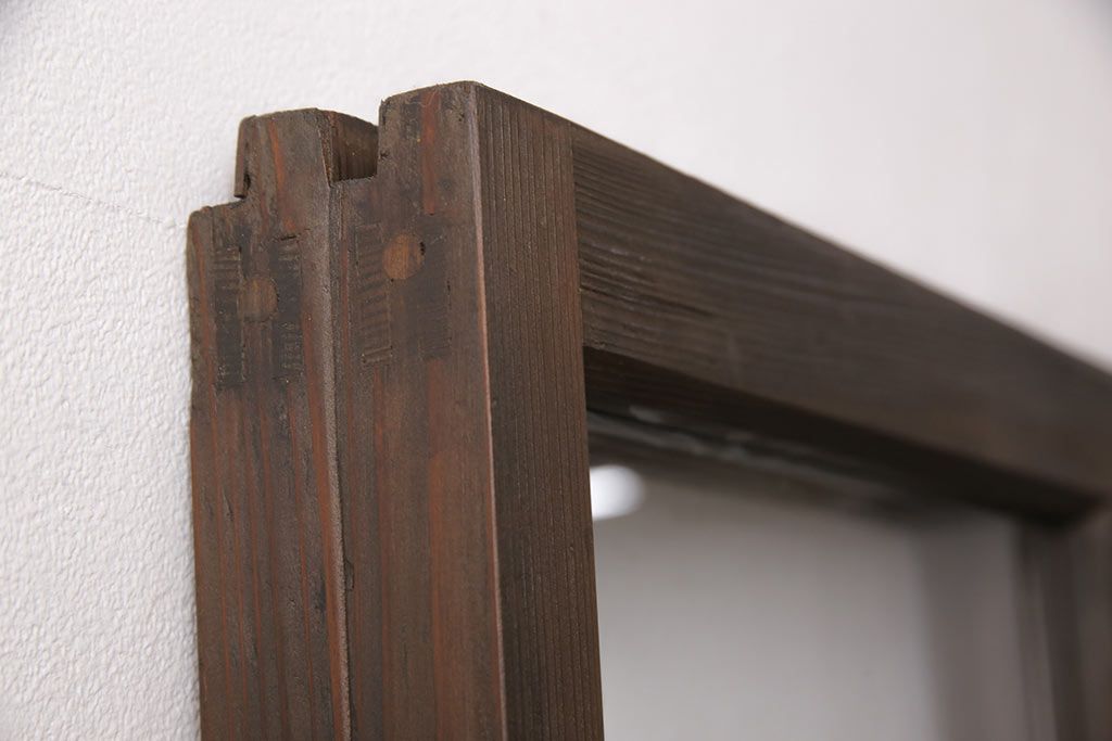 ガラス戸2枚にリペア&カスタム!指定の箇所にクリアガラス・花菱模様・モールガラス・ダイヤガラスに交換。引手を葵戸引手に統一。濃い茶色に着色し仕上げ。(引き戸、建具)