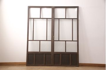 ガラス戸2枚にリペア&カスタム!指定の箇所にクリアガラス・花菱模様・モールガラス・ダイヤガラスに交換。引手を葵戸引手に統一。濃い茶色に着色し仕上げ。(引き戸、建具)