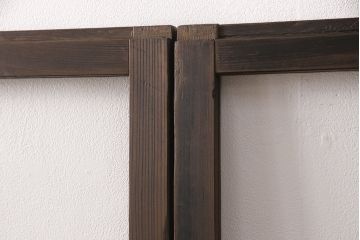 ガラス戸2枚にリペア&カスタム!指定の箇所にクリアガラス・花菱模様・モールガラス・ダイヤガラスに交換。引手を葵戸引手に統一。濃い茶色に着色し仕上げ。(引き戸、建具)