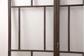 ガラス戸2枚にリペア&カスタム!指定の箇所にクリアガラス・花菱模様・モールガラス・ダイヤガラスに交換。引手を葵戸引手に統一。濃い茶色に着色し仕上げ。(引き戸、建具)