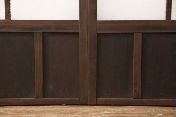 ガラス戸2枚にリペア&カスタム!指定の箇所にクリアガラス・花菱模様・モールガラス・ダイヤガラスに交換。引手を葵戸引手に統一。濃い茶色に着色し仕上げ。(引き戸、建具)