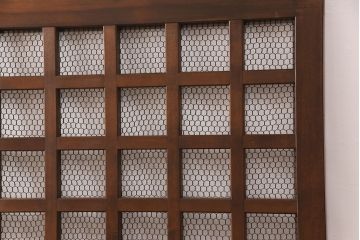 格子蔵戸をリペア&カスタム!高さをリサイズし、戸車を交換。金網部分はそのままにクリアガラスを取り付け。外部塗料で仕上げ。(建具、玄関戸、引き戸)