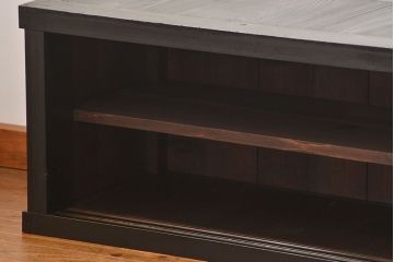 明治期の水屋箪笥をリペア&カスタム!天板を取り付け背板を張り直し、ローボードにリメイク。内部に棚板を追加。黒系の茶色と赤系の茶色のツートンカラーに着色し仕上げ。(テレビ台、テレビボード、収納棚、キャビネット)