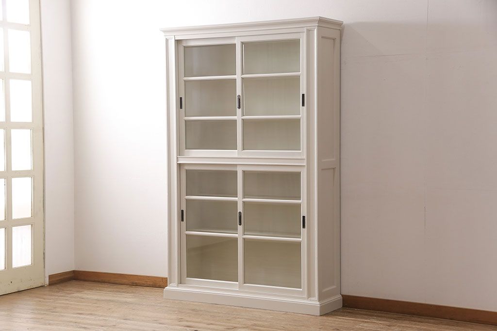 レトロな収納棚をリペア&カスタム!全体をアンティークホワイトにペイント仕上げ。(食器棚、本箱、ブックケース、店舗什器、陳列棚、戸棚)