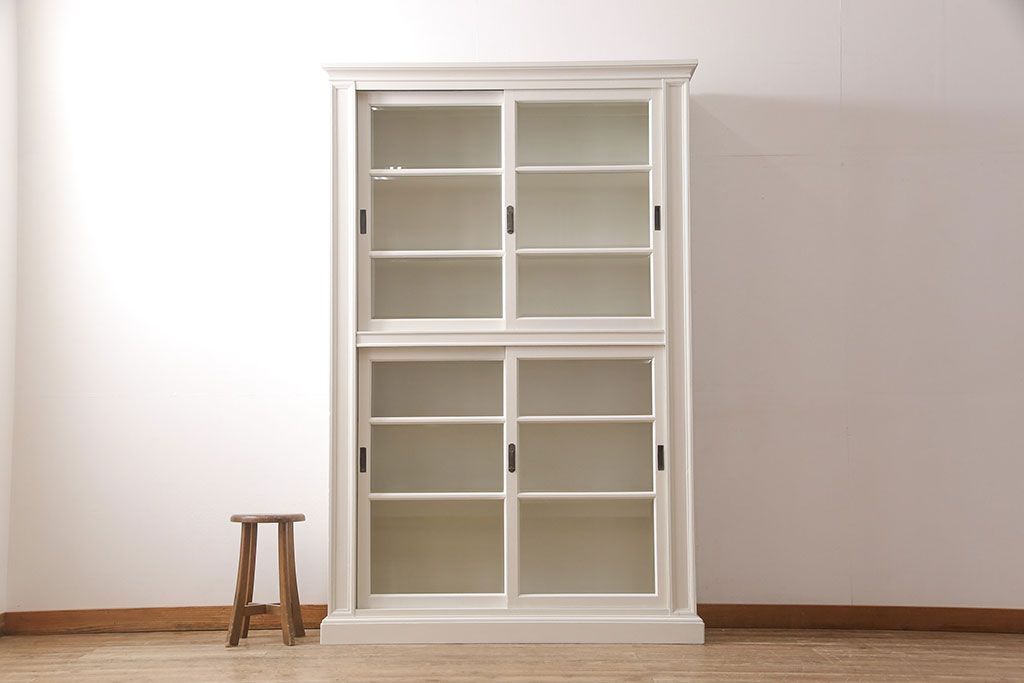 レトロな収納棚をリペア&カスタム!全体をアンティークホワイトにペイント仕上げ。(食器棚、本箱、ブックケース、店舗什器、陳列棚、戸棚)