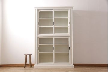 レトロな収納棚をリペア&カスタム!全体をアンティークホワイトにペイント仕上げ。(食器棚、本箱、ブックケース、店舗什器、陳列棚、戸棚)