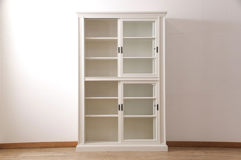 レトロな収納棚をリペア&カスタム!全体をアンティークホワイトにペイント仕上げ。(食器棚、本箱、ブックケース、店舗什器、陳列棚、戸棚)