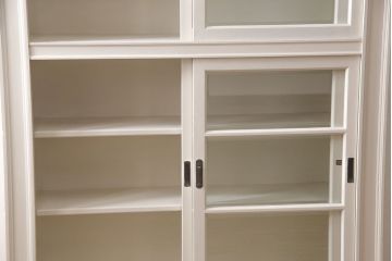 レトロな収納棚をリペア&カスタム!全体をアンティークホワイトにペイント仕上げ。(食器棚、本箱、ブックケース、店舗什器、陳列棚、戸棚)