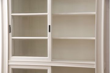 レトロな収納棚をリペア&カスタム!全体をアンティークホワイトにペイント仕上げ。(食器棚、本箱、ブックケース、店舗什器、陳列棚、戸棚)