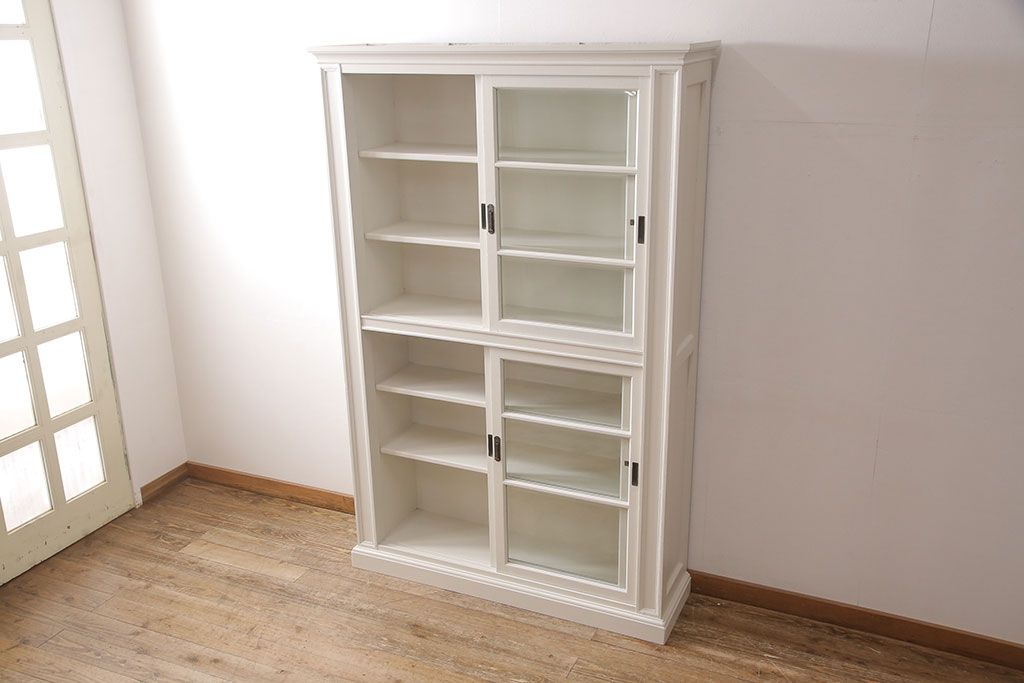 レトロな収納棚をリペア&カスタム!全体をアンティークホワイトにペイント仕上げ。(食器棚、本箱、ブックケース、店舗什器、陳列棚、戸棚)