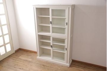 レトロな収納棚をリペア&カスタム!全体をアンティークホワイトにペイント仕上げ。(食器棚、本箱、ブックケース、店舗什器、陳列棚、戸棚)