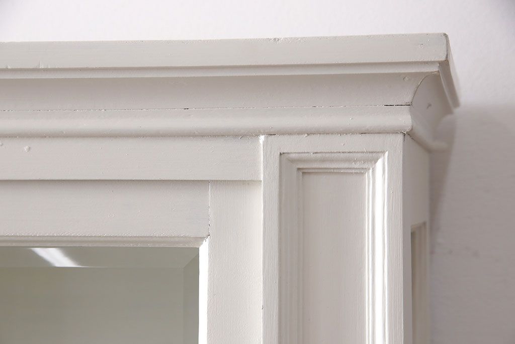 レトロな収納棚をリペア&カスタム!全体をアンティークホワイトにペイント仕上げ。(食器棚、本箱、ブックケース、店舗什器、陳列棚、戸棚)