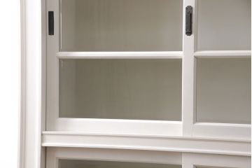 レトロな収納棚をリペア&カスタム!全体をアンティークホワイトにペイント仕上げ。(食器棚、本箱、ブックケース、店舗什器、陳列棚、戸棚)