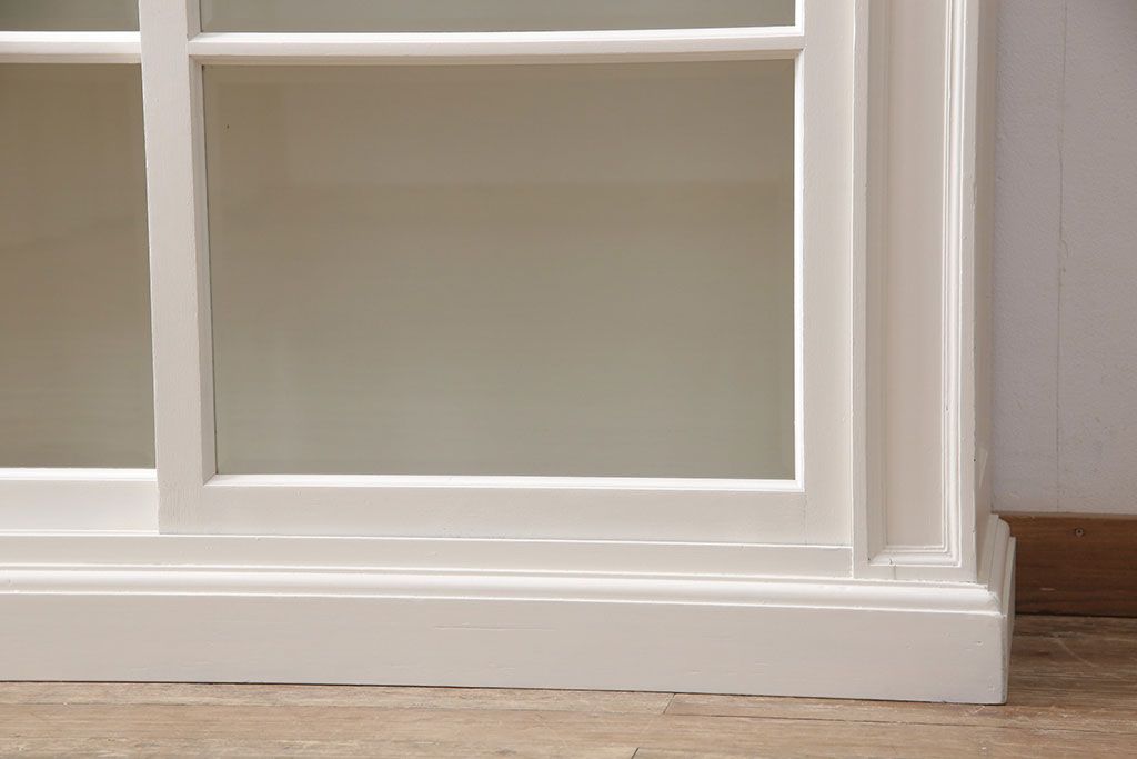 レトロな収納棚をリペア&カスタム!全体をアンティークホワイトにペイント仕上げ。(食器棚、本箱、ブックケース、店舗什器、陳列棚、戸棚)