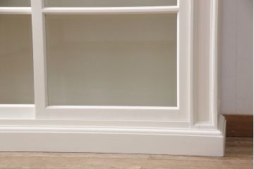 レトロな収納棚をリペア&カスタム!全体をアンティークホワイトにペイント仕上げ。(食器棚、本箱、ブックケース、店舗什器、陳列棚、戸棚)