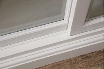 レトロな収納棚をリペア&カスタム!全体をアンティークホワイトにペイント仕上げ。(食器棚、本箱、ブックケース、店舗什器、陳列棚、戸棚)