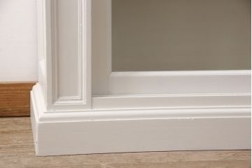 レトロな収納棚をリペア&カスタム!全体をアンティークホワイトにペイント仕上げ。(食器棚、本箱、ブックケース、店舗什器、陳列棚、戸棚)