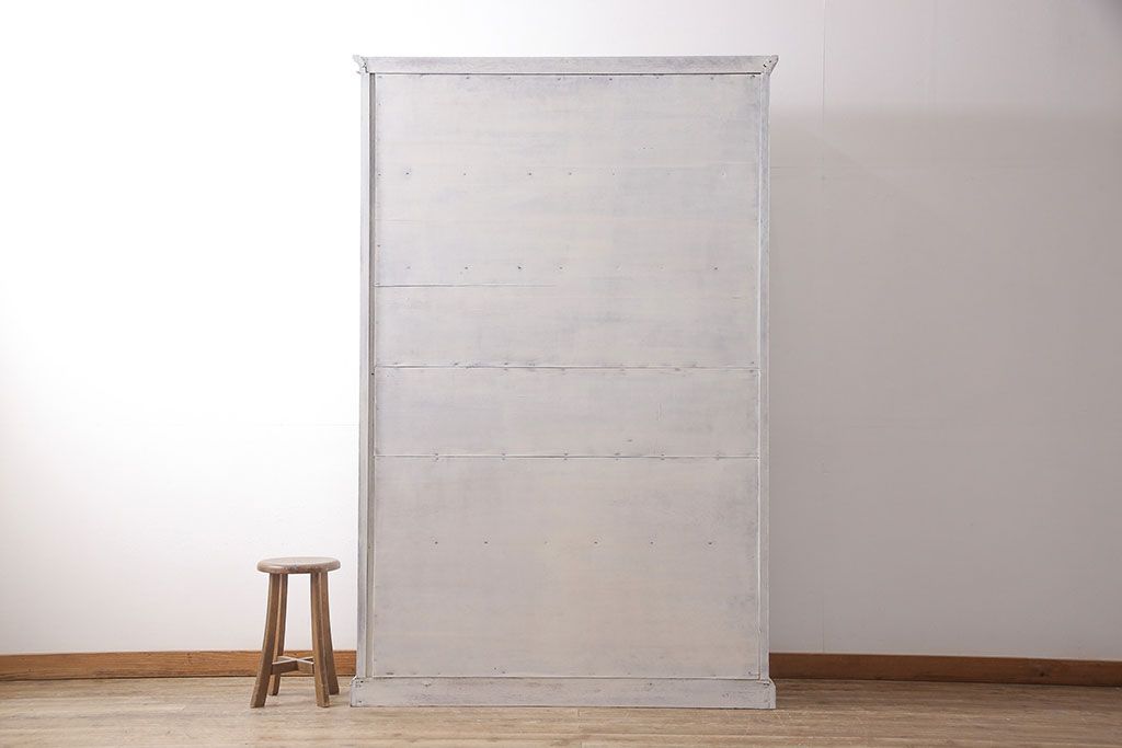 レトロな収納棚をリペア&カスタム!全体をアンティークホワイトにペイント仕上げ。(食器棚、本箱、ブックケース、店舗什器、陳列棚、戸棚)