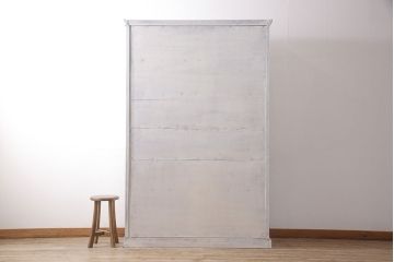 レトロな収納棚をリペア&カスタム!全体をアンティークホワイトにペイント仕上げ。(食器棚、本箱、ブックケース、店舗什器、陳列棚、戸棚)