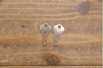 レトロな収納棚をリペア&カスタム!全体をアンティークホワイトにペイント仕上げ。(食器棚、本箱、ブックケース、店舗什器、陳列棚、戸棚)