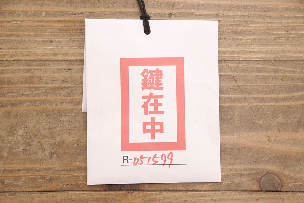 レトロな収納棚をリペア&カスタム!全体をアンティークホワイトにペイント仕上げ。(食器棚、本箱、ブックケース、店舗什器、陳列棚、戸棚)