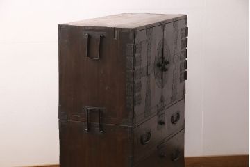 アンティーク観音箪笥をリペア&カスタム!高品質リペアを施し、木製脚を取り付け。(衣装箪笥、古箪笥、和タンス)